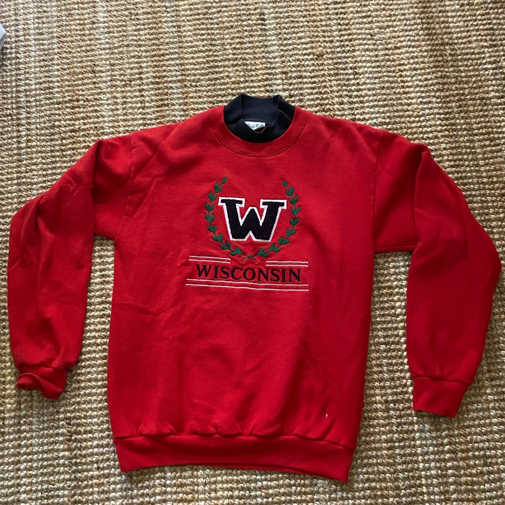 Vintage Willow Bay embroidered Winsconsin crew neck